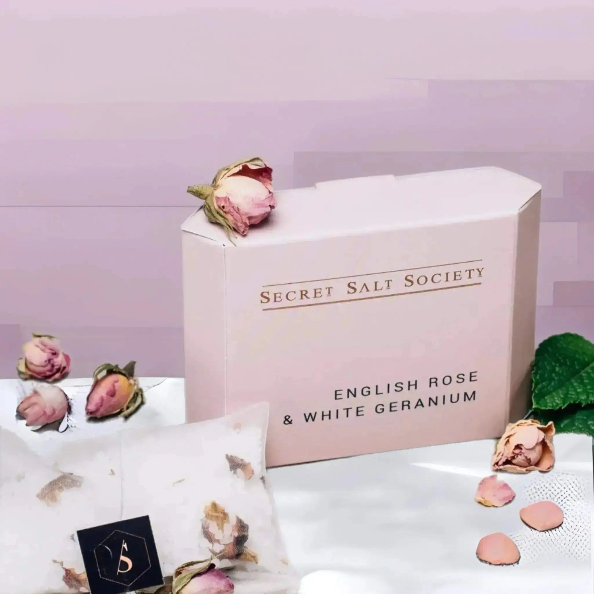 English Rose And White Geranium Mineral Bath Infusion - Prezzi